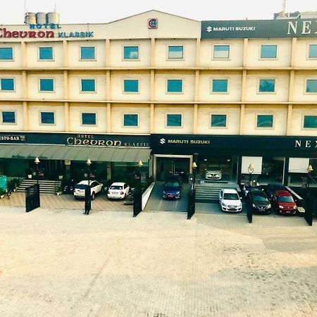 Hotel Chevron Klassik Ludhijána Kültér fotó